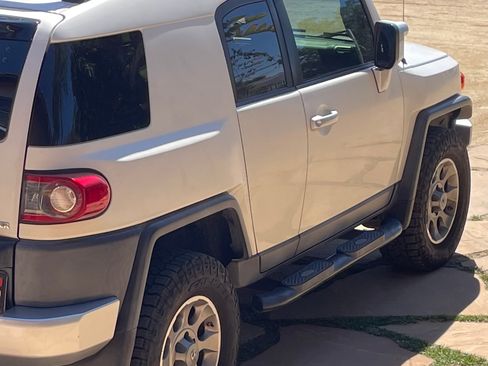 Used 2013 Toyota FJ Cruiser Sport Utility 2D w/ Upgrade Pkg image 12