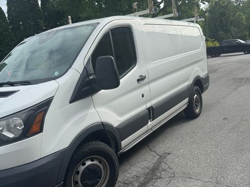 Used 2017 Ford Transit 250 130 Low Roof RWD image 4