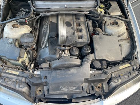 Used 2003 BMW 330xi Sedan AWD/4WD image 8
