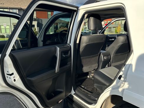 Used 2021 Toyota 4Runner SR5 Premium image 17