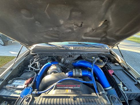 Used 2004 Ford Excursion Limited RWD image 2
