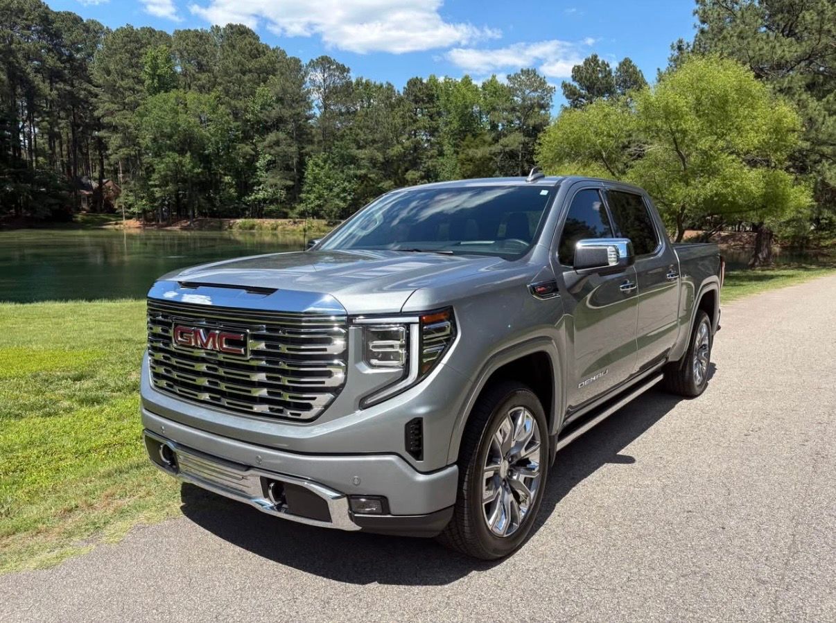 Used 2025 GMC Sierra 1500 Denali AWD/4WD image 1