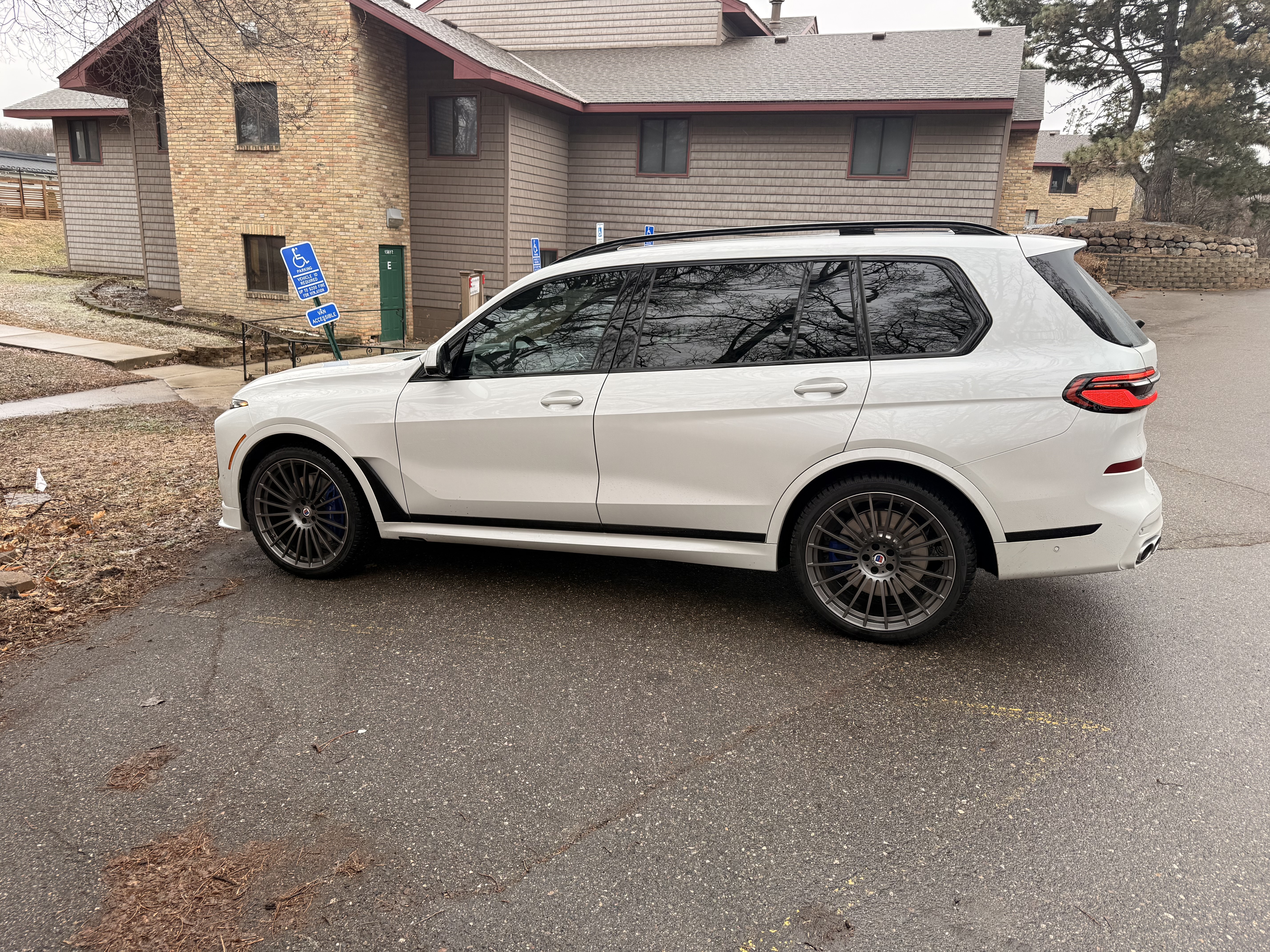Used 2025 BMW ALPINA XB7 AWD/4WD image 9