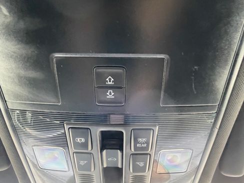 Used 2023 Volkswagen Tiguan SE R-Line image 22