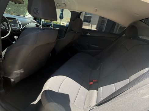 Used 2018 Chevrolet Cruze LT w/ Convenience Package FWD image 10
