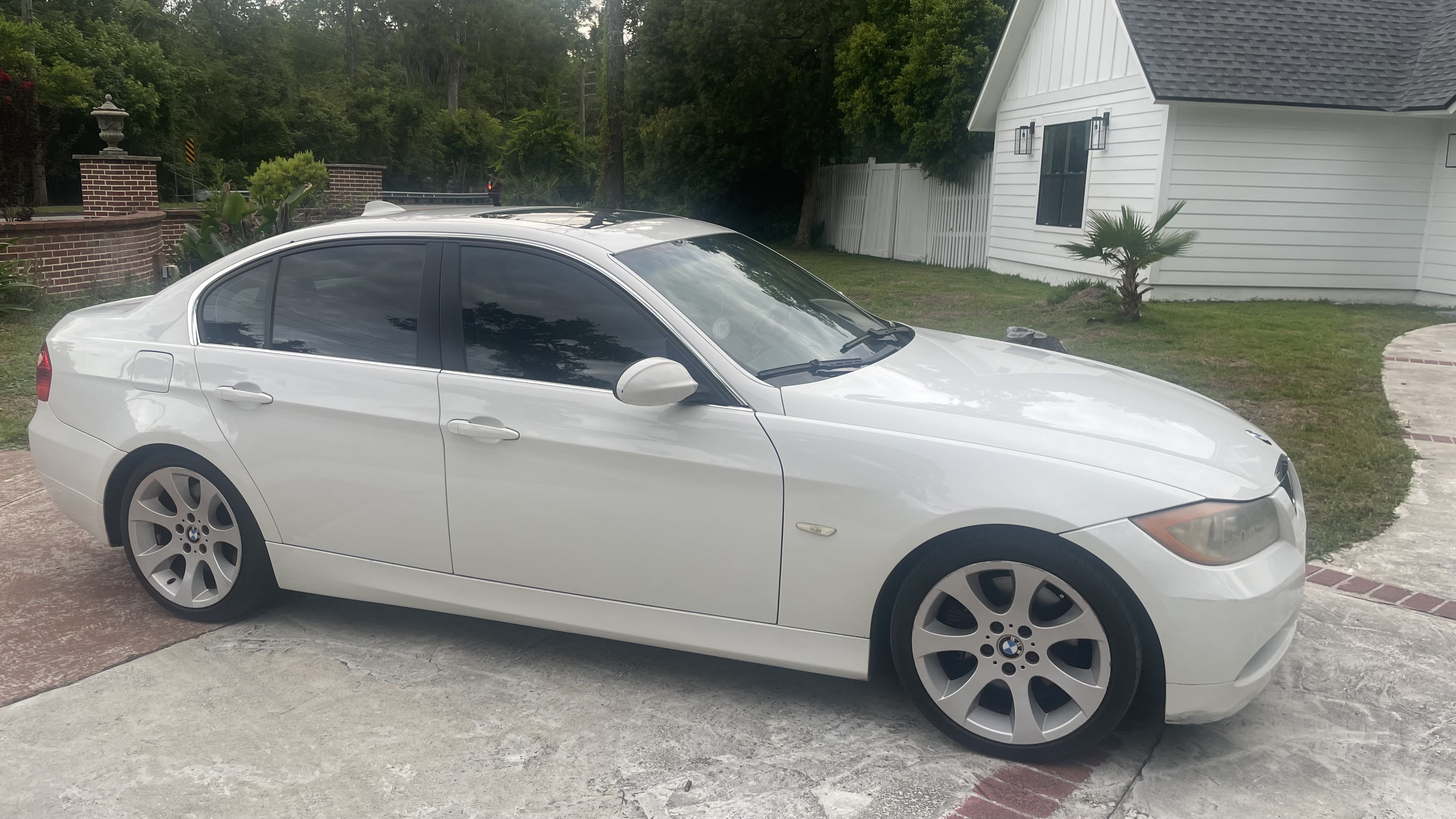Used 2006 BMW 330i Sedan RWD image 2