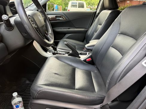 Used 2017 Honda Accord Touring image 17