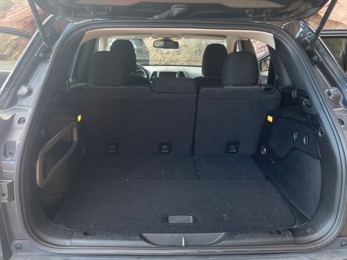 Used 2014 Jeep Cherokee Latitude w/ Cold Weather Group image 8