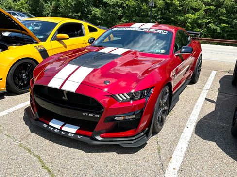 Used 2020 Ford Mustang Shelby GT500 w/ Carbon Fiber Track Pack RWD image 2