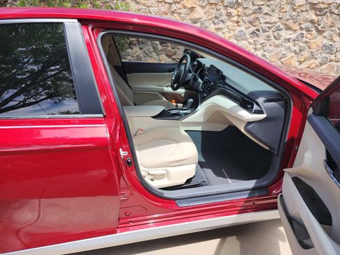 Used 2022 Toyota Camry LE FWD image 8