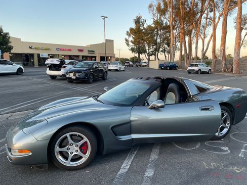 Used 2004 Chevrolet Corvette Coupe w/ Preferred Equipment Group RWD image 14