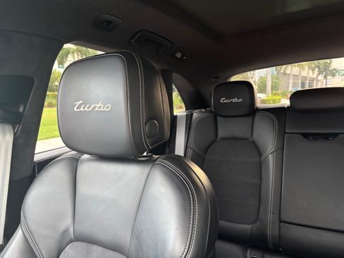 Used 2017 Porsche Macan Turbo AWD/4WD image 16