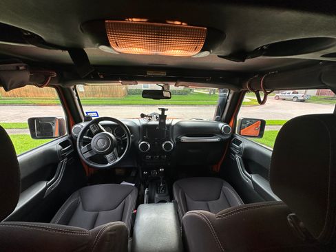 Used 2013 Jeep Wrangler Rubicon w/ PWR Convenience Group AWD/4WD image 15