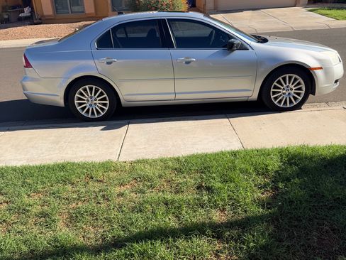 Used 2009 Mercury Milan Premier FWD image 4