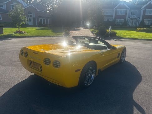 Used 2002 Chevrolet Corvette Convertible w/ Preferred Equipment Group2 RWD image 12