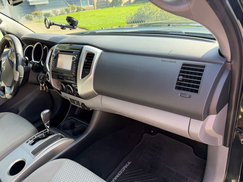 Used 2013 Toyota Tacoma 4x4 Double Cab w/ SR5 Pkg image 17