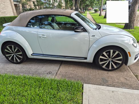 Used 2014 Volkswagen Beetle R-Line FWD image 11