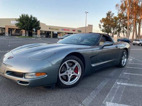 Used 2004 Chevrolet Corvette Coupe w/ Preferred Equipment Group RWD image 1