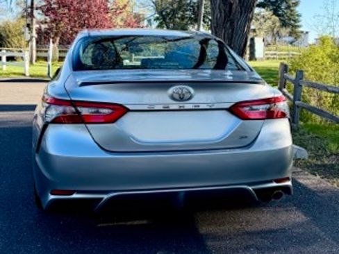 Used 2018 Toyota Camry SE FWD image 6