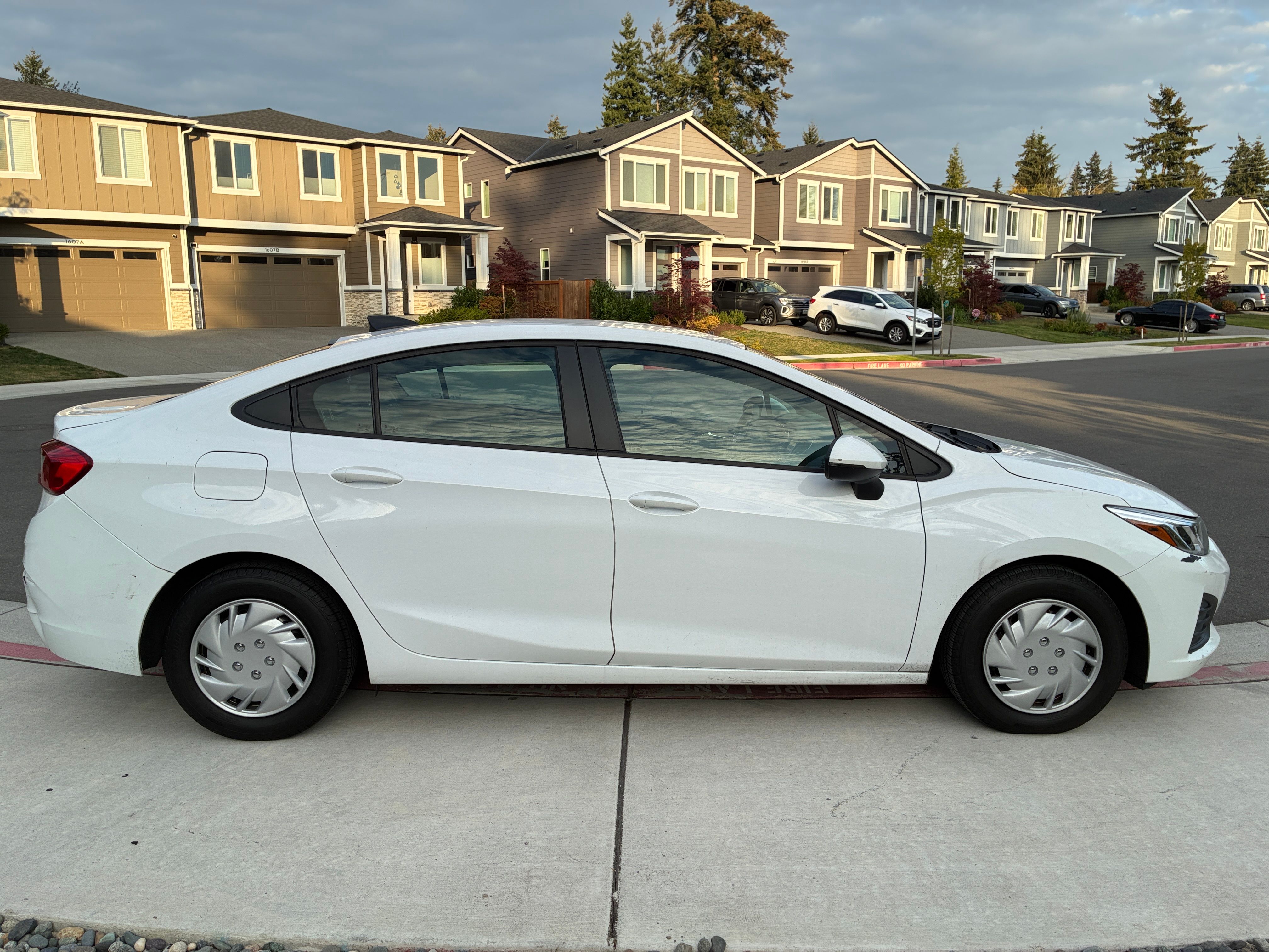 Used 2019 Chevrolet Cruze Sedan FWD image 6