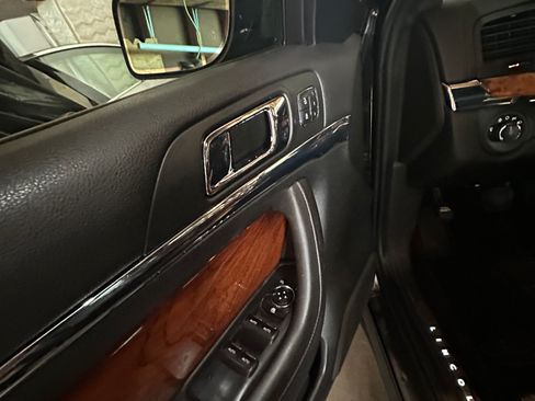 Used 2013 Lincoln MKS AWD image 22