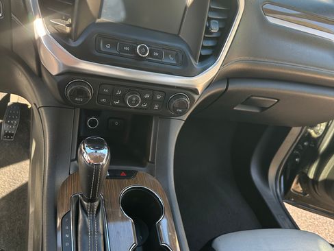 Used 2017 GMC Acadia SLE image 8