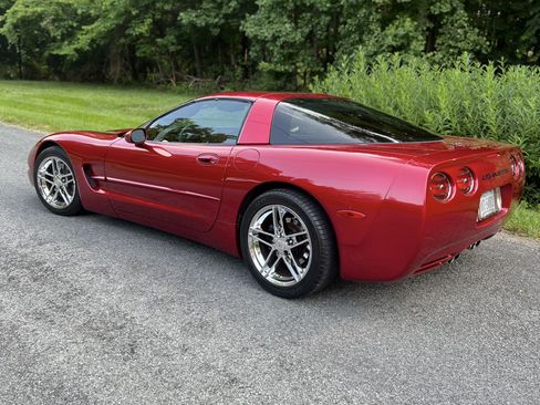 Used 2004 Chevrolet Corvette Coupe RWD image 16