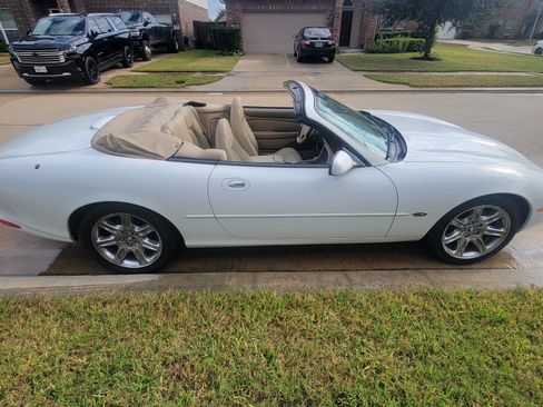 Used 2000 Jaguar XK8 Convertible image 4