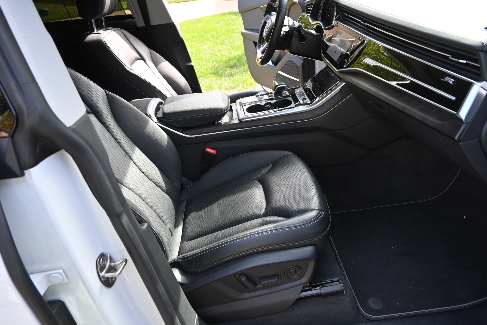 Used 2019 Audi Q8 Prestige AWD/4WD image 15