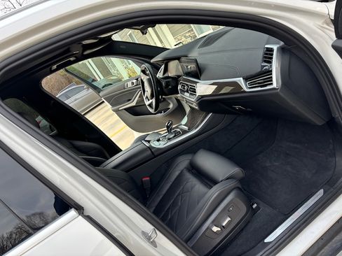 Used 2023 BMW X5 xDrive40i w/ Premium Package image 11
