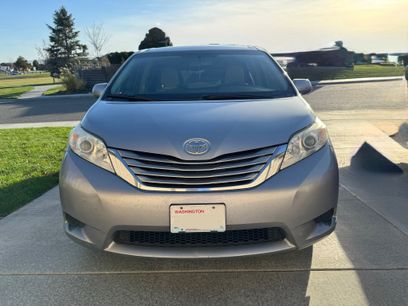 Used 2017 Toyota Sienna LE