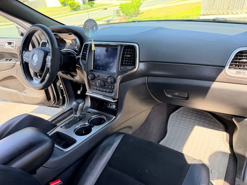 Used 2018 Jeep Grand Cherokee Altitude AWD/4WD image 16