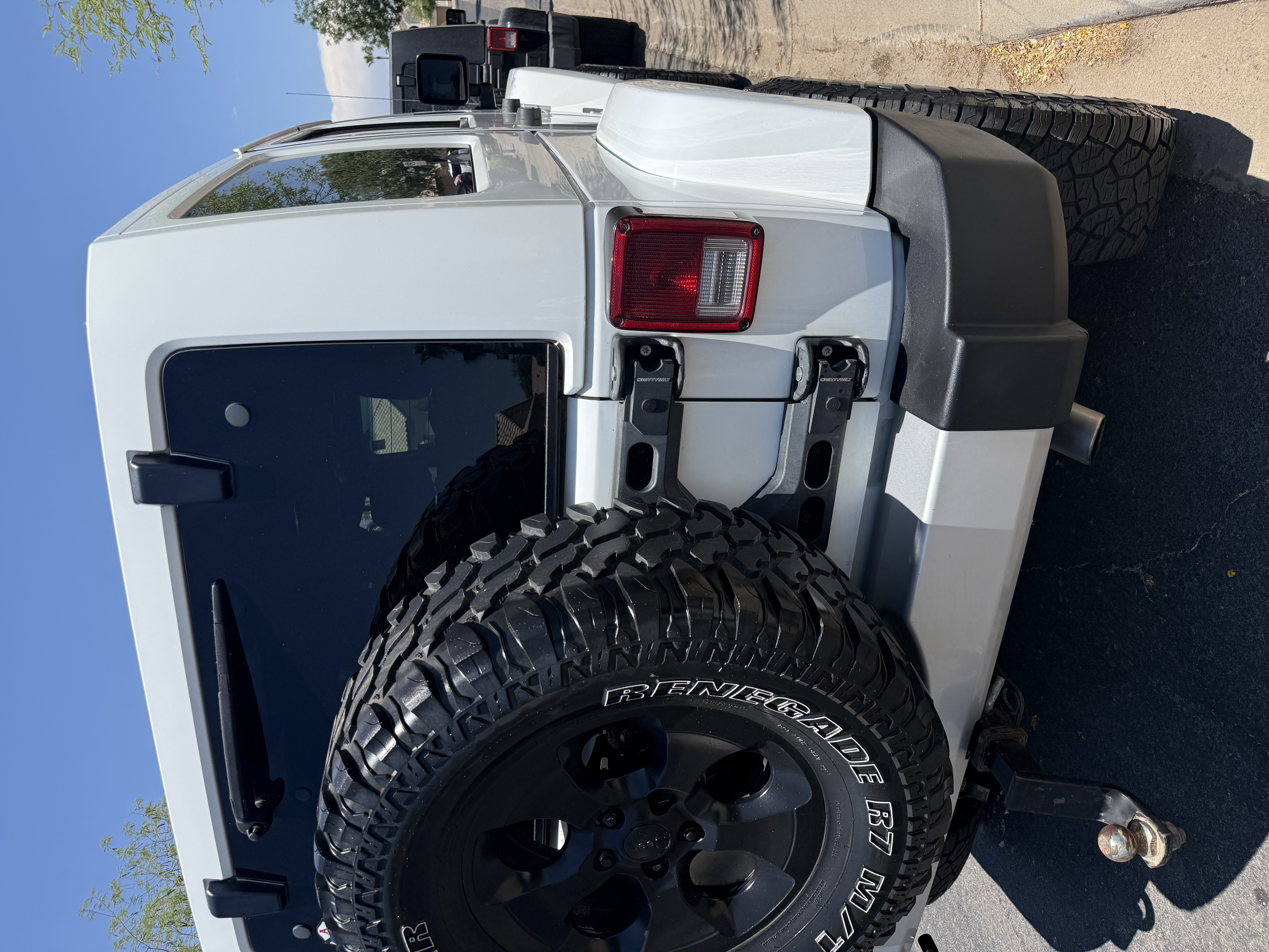 Used 2014 Jeep Wrangler Unlimited Sahara w/ Mopar Chrome Edition Group AWD/4WD image 5