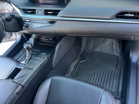 Used 2020 Lexus ES 300h 300h Sedan 4D w/ Accessory Package 2 image 14