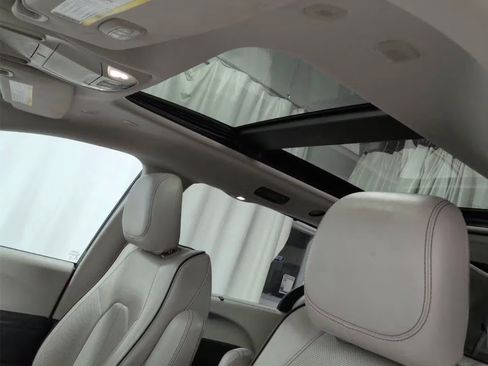 Used 2017 Chrysler Pacifica Limited image 14