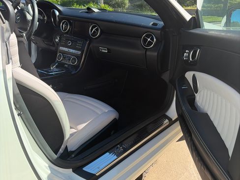 Used 2019 Mercedes-Benz SLC 300 image 10
