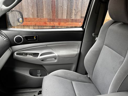 Used 2011 Toyota Tacoma PreRunner image 16