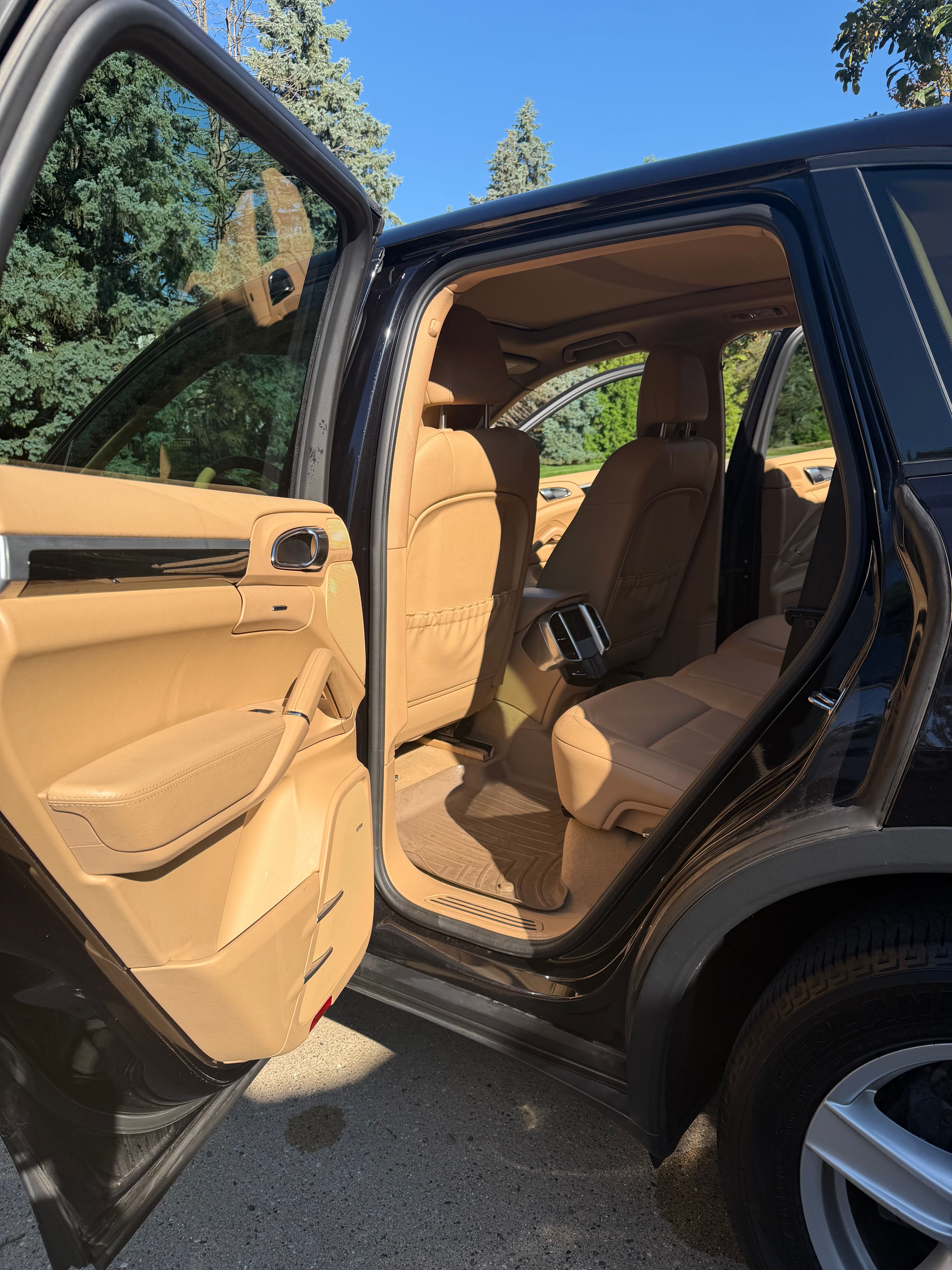 Used 2012 Porsche Cayenne AWD/4WD image 16