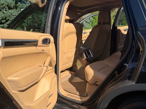 Used 2012 Porsche Cayenne AWD/4WD image 16