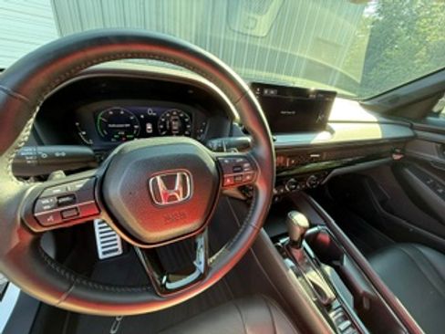 Used 2024 Honda Accord Sport image 11