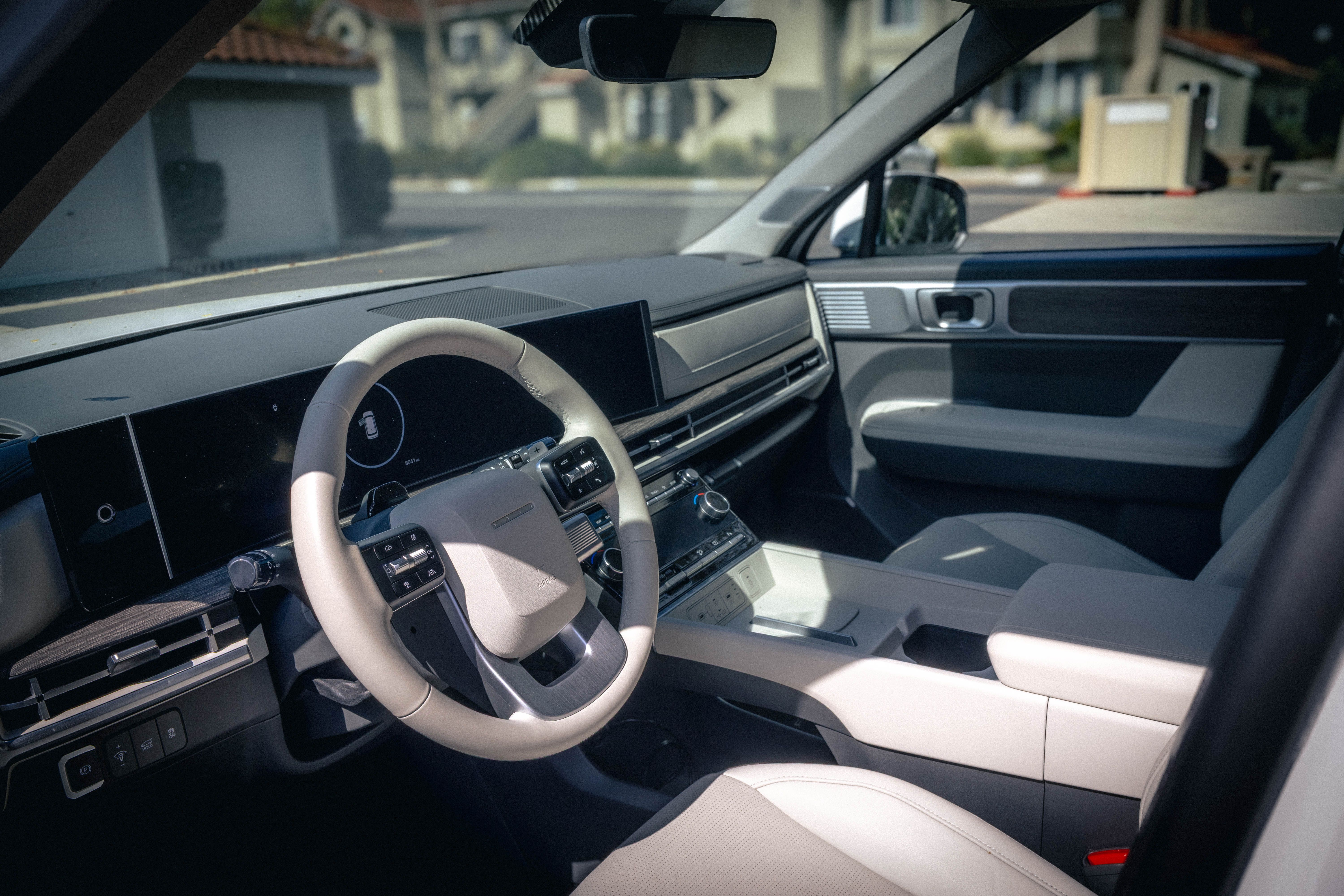 Used 2025 Hyundai Santa Fe Limited FWD image 8