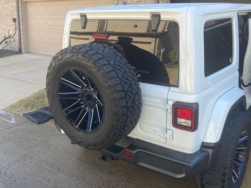 Used 2023 Jeep Wrangler Unlimited Sahara w/ Cold Weather Group image 6