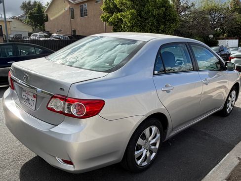 Used 2013 Toyota Corolla LE image 9