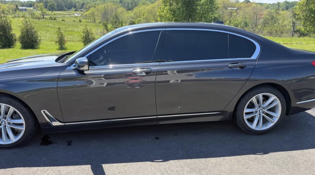 Used 2016 BMW 750i xDrive AWD/4WD image 1