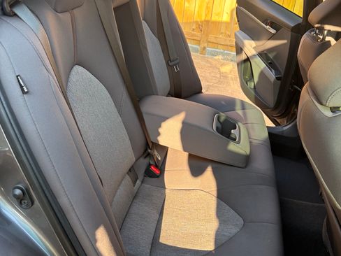 Used 2020 Toyota Camry LE FWD image 17