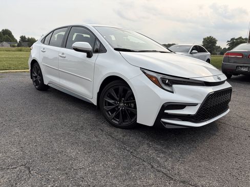 Used 2023 Toyota Corolla SE w/ SE Package FWD image 22