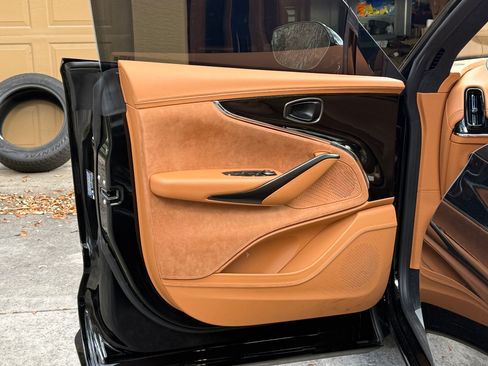 Used 2025 Aston Martin DBX 707 image 6