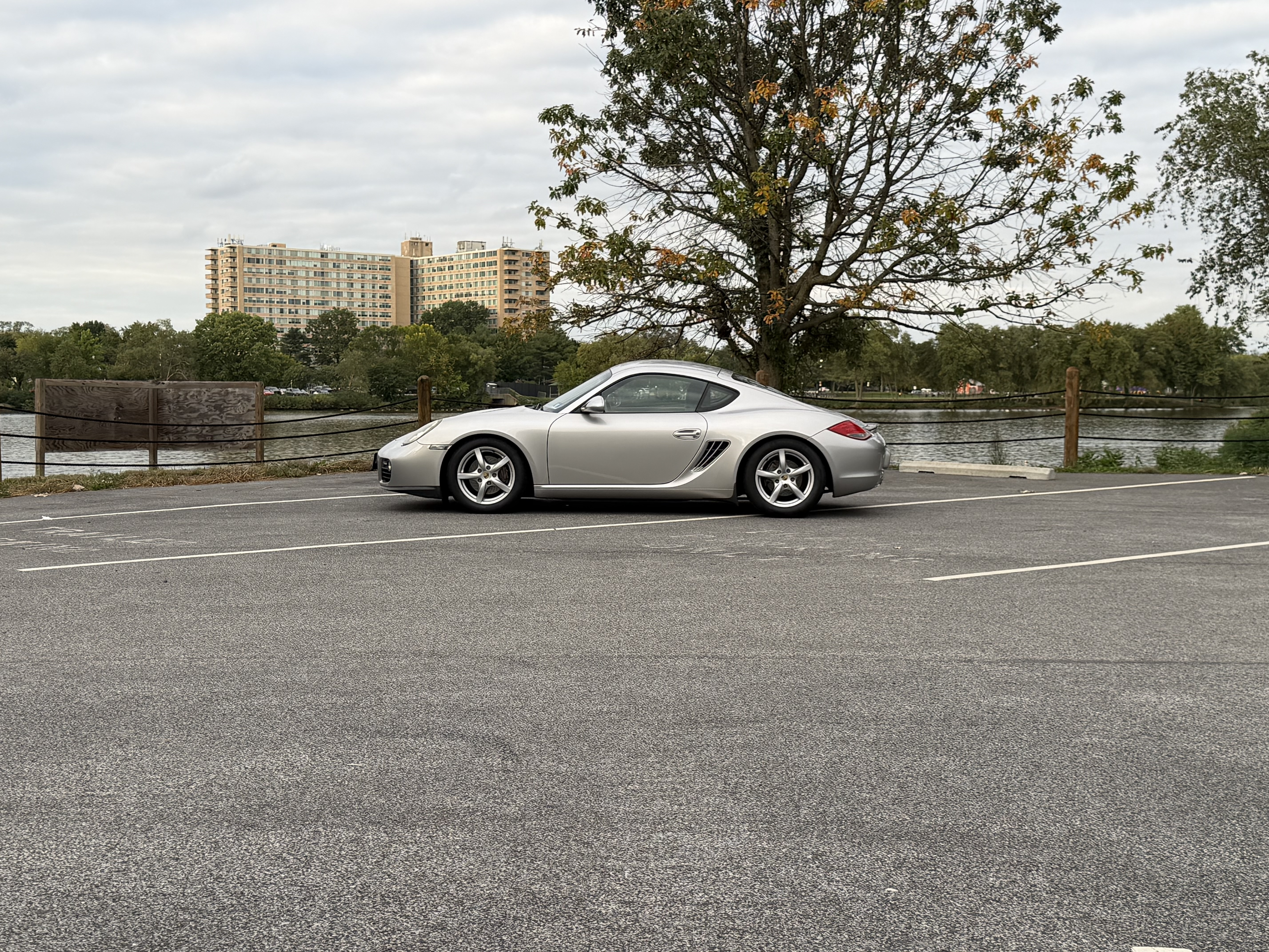 Used 2010 Porsche Cayman RWD image 2