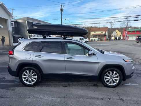 Used 2016 Jeep Cherokee Limited image 4