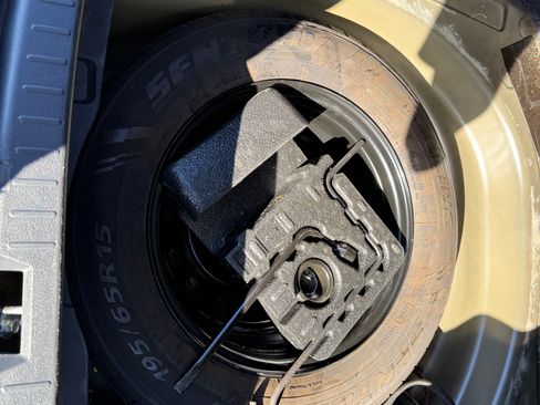 Used 2013 Toyota Corolla L image 11